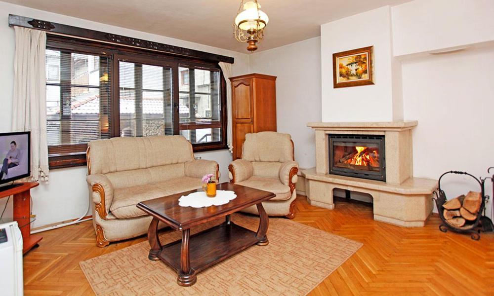 Family Hotel Varosha 2003 Lovetch Extérieur photo