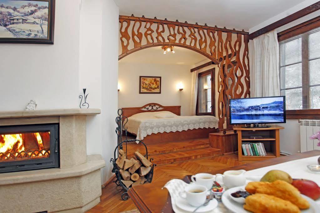 Family Hotel Varosha 2003 Lovetch Extérieur photo