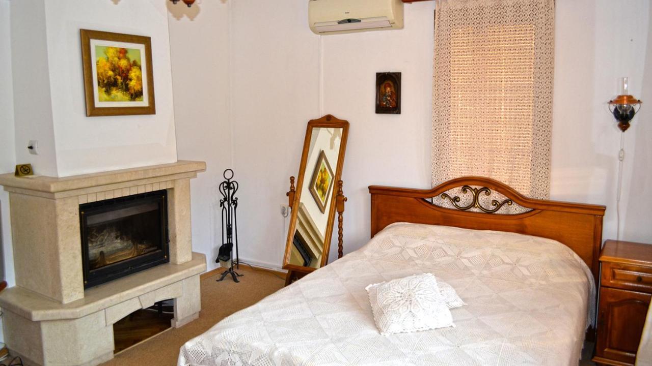 Family Hotel Varosha 2003 Lovetch Chambre photo
